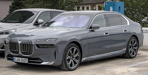 BMW i7